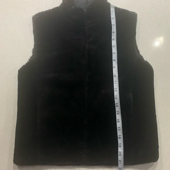 Black furry vest Size Small - Picture 7 of 7